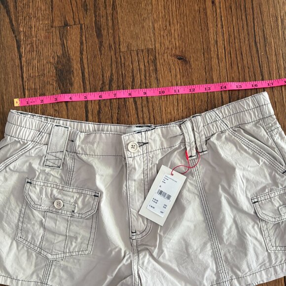 BDG Urban Outfitters Women's Y2K Cargo Shorts Stone/Beige Size XL NWT - Picture 8 of 13